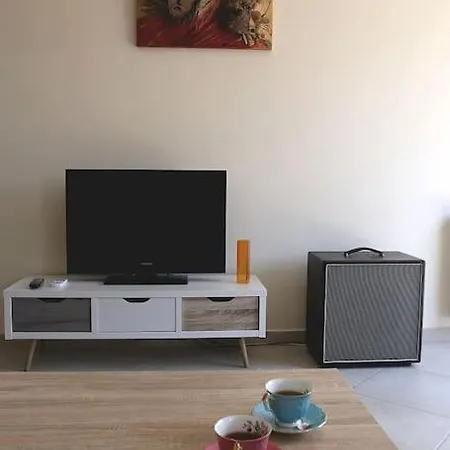 Fly Me To The Moon! Apartment *