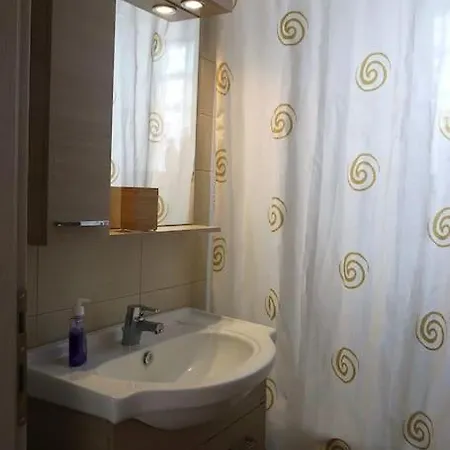 Fly Me To The Moon! Apartment *